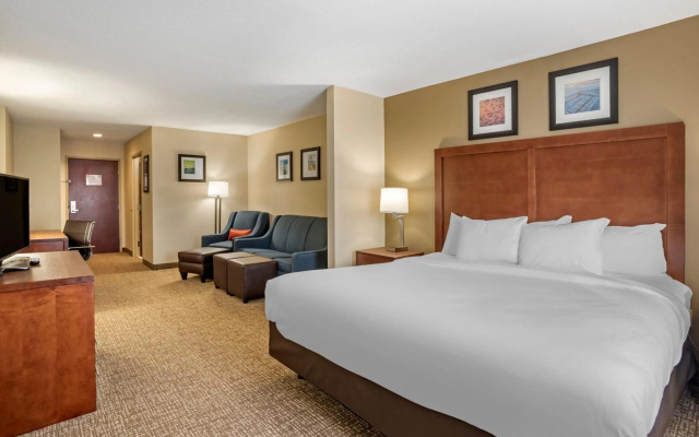 photo 3 of Comfort Inn & Suites Cambridge