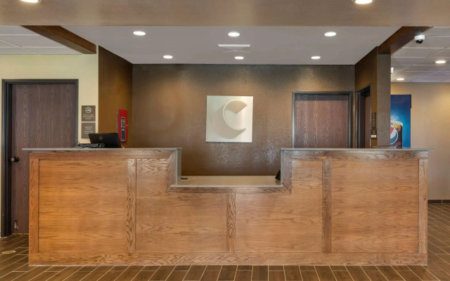 photo 2 of Comfort Inn & Suites Euless DFW West