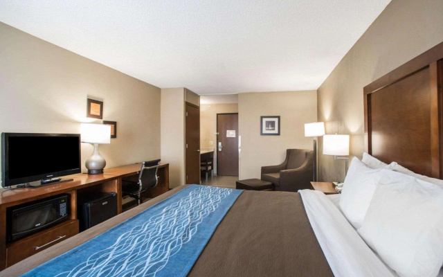 photo 3 of Comfort Inn & Suites Hazelwood - St. Louis