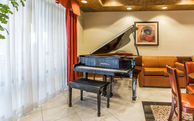 photo 2 of Comfort Inn & Suites Henderson - Las Vegas