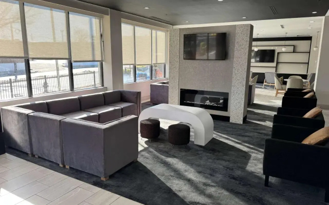 photo 2 of Comfort Inn And Suites Near New York Avenue