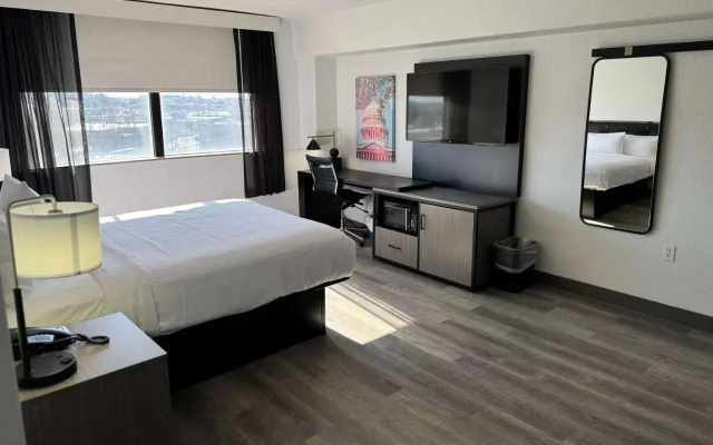 photo 4 of Comfort Inn And Suites Near New York Avenue