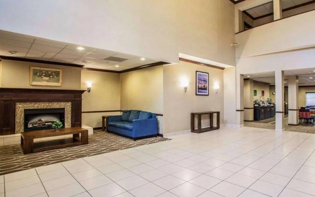 photo 2 of Comfort Inn & Suites St. Louis - O'Fallon