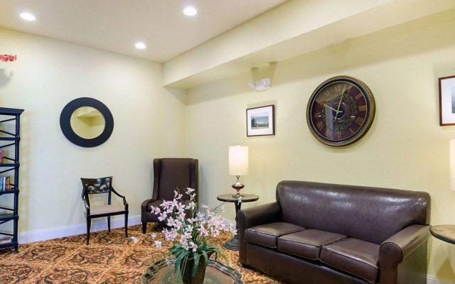 photo 2 of Comfort Inn & Suites Orange - Montpelier