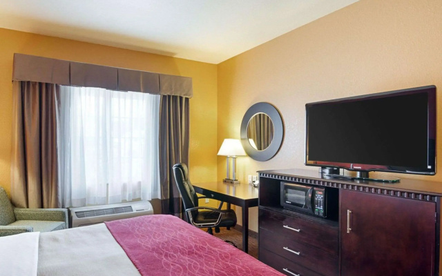 photo 3 of Comfort Inn & Suites Orange - Montpelier