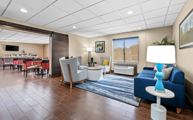 photo 3 of Comfort Inn & Suites Oxford South