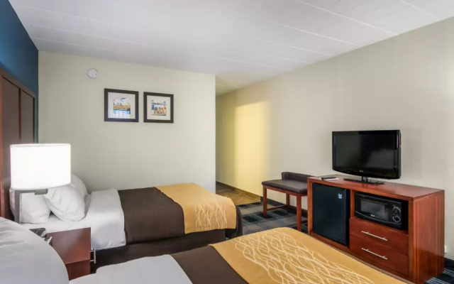 photo 2 of Comfort Inn & Suites Pittsburgh, PA