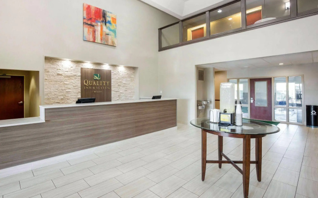 photo 2 of Quality Inn and Suites Arnold - St Louis