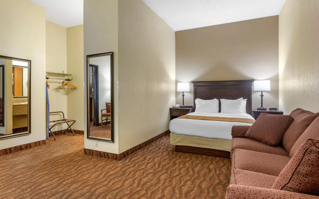 photo 4 of Comfort Inn at Thousand Hills