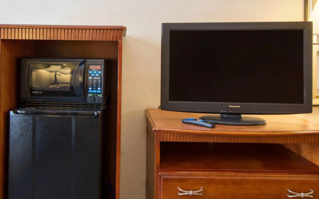 photo 3 of Clarion Hotel & Suites BWI Airport North