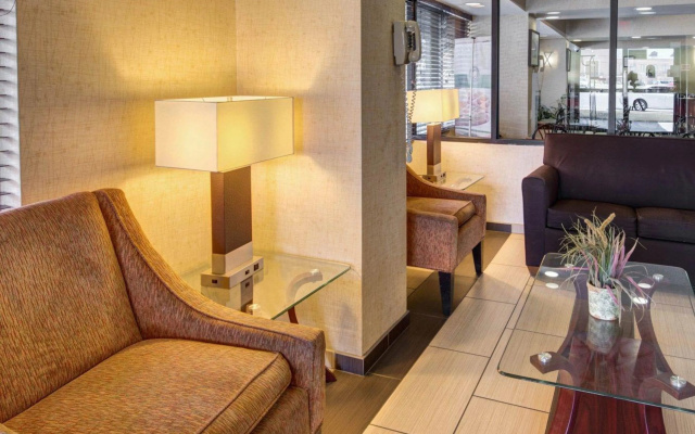 photo 4 of Clarion Hotel & Suites BWI Airport North