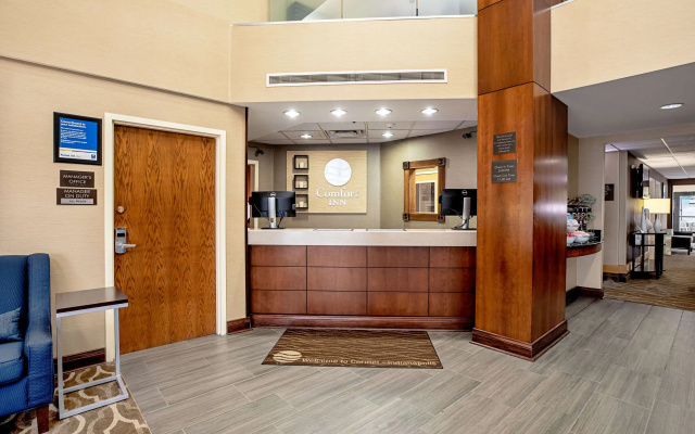 photo 2 of Comfort Inn Indianapolis North - Carmel