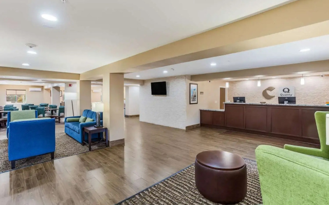 photo 2 of Comfort Inn Charleston South Charleston, WV
