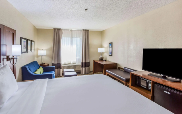 photo 3 of Comfort Inn Charleston South Charleston, WV