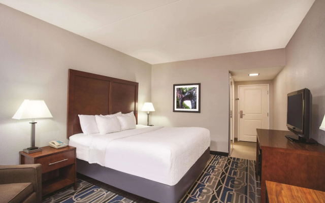 photo 3 of Clarion Pointe Charlottesville