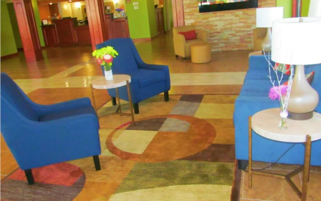 photo 2 of Quality Inn & Suites Chattanooga
