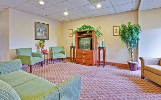 photo 2 of Comfort Inn Clarksville (ex.holiday Inn Express Clarksville)