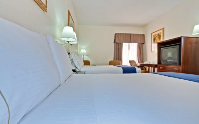 photo 3 of Comfort Inn Clarksville (ex.holiday Inn Express Clarksville)