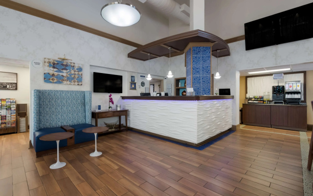 photo 2 of Best Western Hampton Coliseum Inn