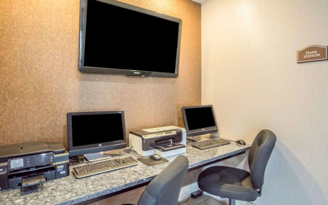 photo 4 of Quality Inn Corning