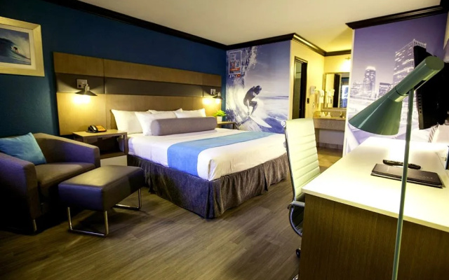 photo 3 of Comfort Inn Costa Mesa