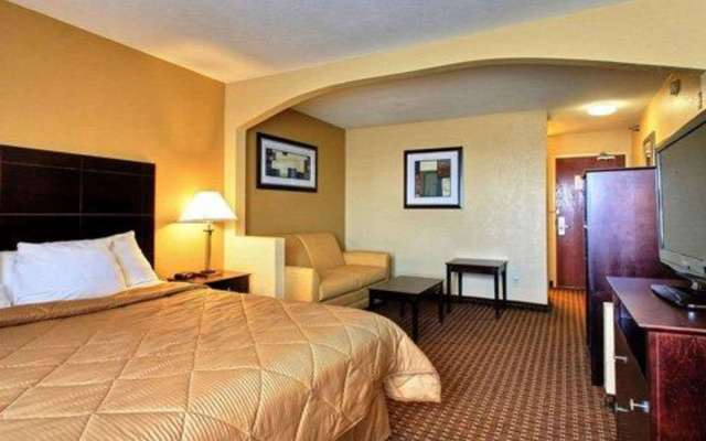 photo 3 of Quality Inn Des Moines North