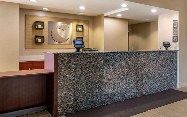 photo 2 of Comfort Inn Warren