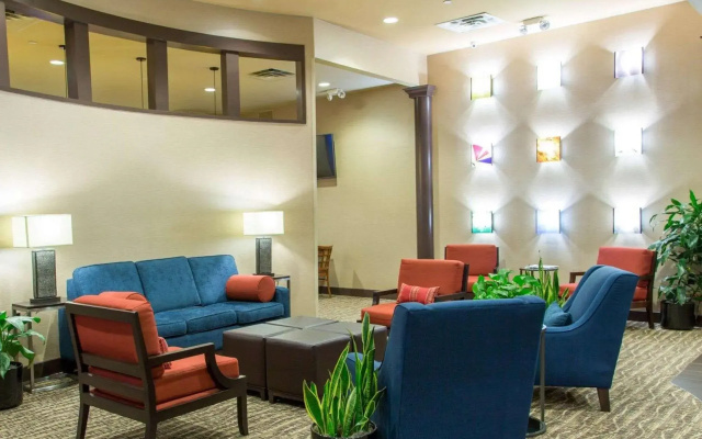 photo 2 of Comfort Inn DFW North-Irving