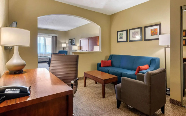photo 4 of Comfort Inn DFW North-Irving