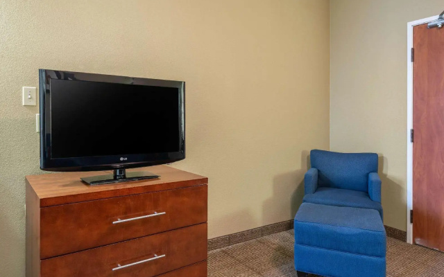 photo 5 of Comfort Inn DFW North-Irving