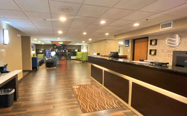photo 2 of Comfort Inn Herndon - Reston