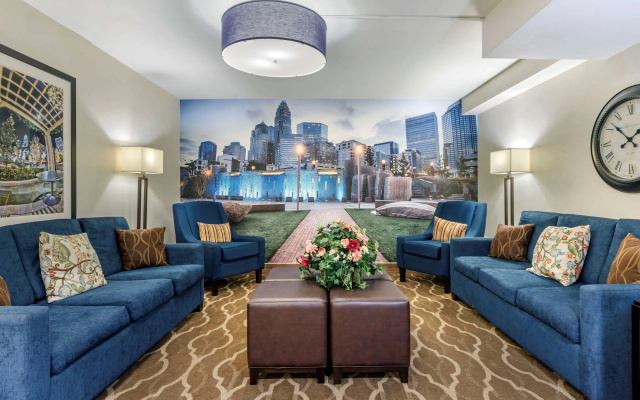 photo 2 of Comfort Inn Charlotte Airport Uptown