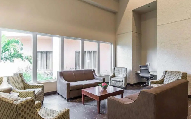 photo 2 of Comfort Inn & Suites