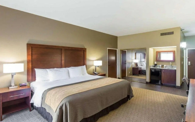 photo 5 of Comfort Inn & Suites