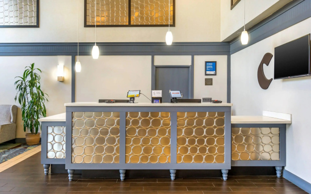 photo 2 of Comfort Inn Federal Way - Seattle