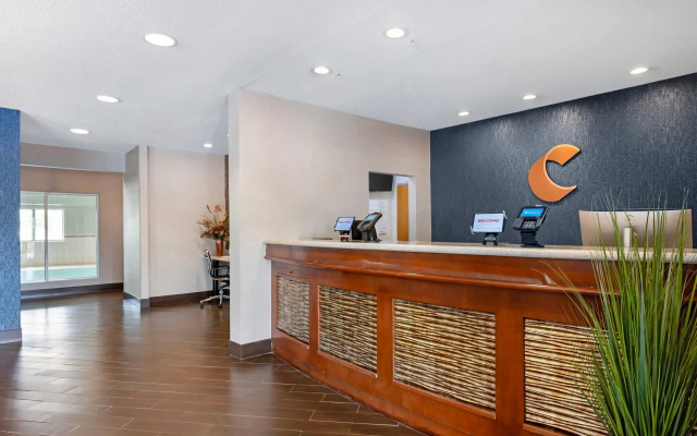 photo 2 of Comfort Inn & Suites North Greenfield