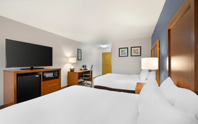 photo 4 of Comfort Inn & Suites North Greenfield