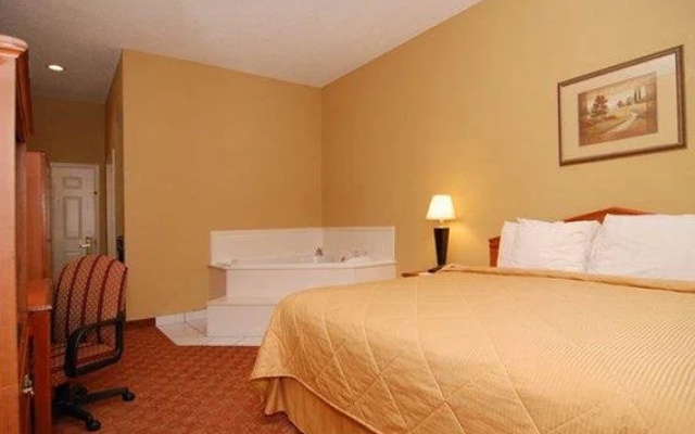 photo 2 of Comfort Inn Henderson