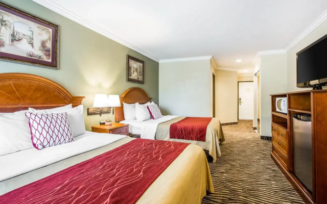 photo 3 of Comfort Inn Laguna Hills at Irvine Spectrum