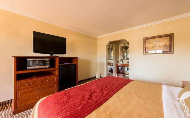 photo 4 of Comfort Inn Laguna Hills at Irvine Spectrum