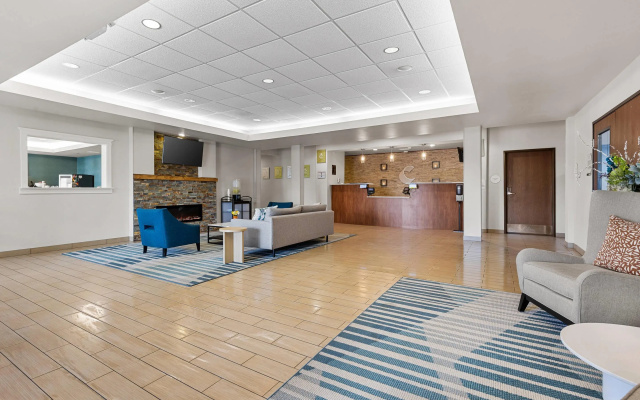 photo 2 of Comfort Inn & Suites Marion I-57