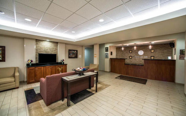 photo 2 of Comfort Inn & Suites Marion I-57