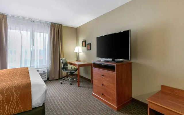 photo 2 of Comfort Inn & Suites Marion I-57