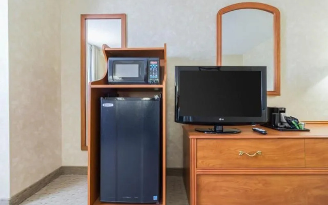 photo 4 of Comfort Inn Marshall
