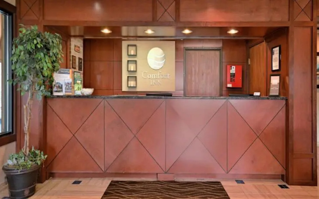 photo 2 of Comfort Inn Marshall