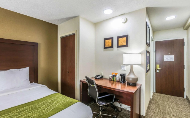 photo 2 of Comfort Inn Medford - Long Island