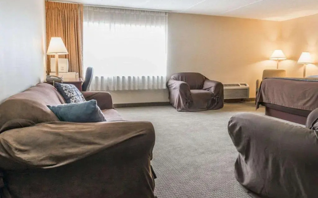 photo 2 of Rodeway Inn Merce