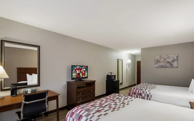 photo 4 of Red Roof Inn & Suites Bloomsburg Mifflinville