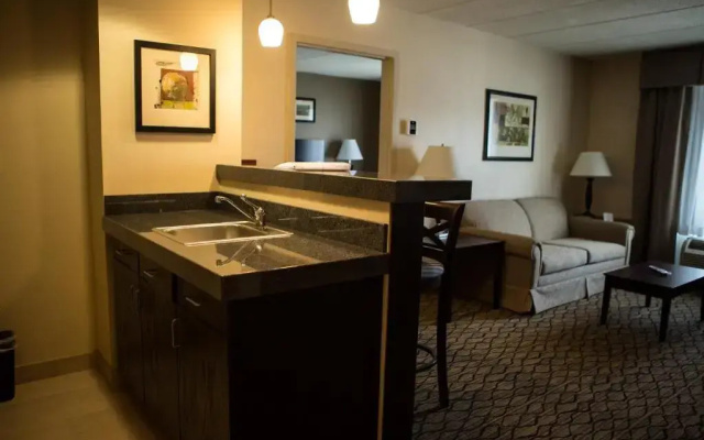 photo 3 of Holiday Inn Express & Suites Milford