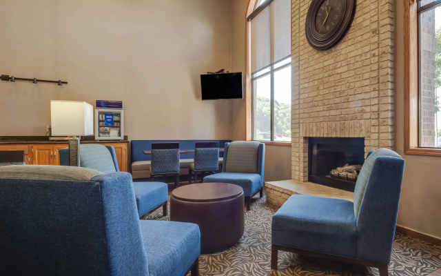 photo 2 of Comfort Inn Millersburg